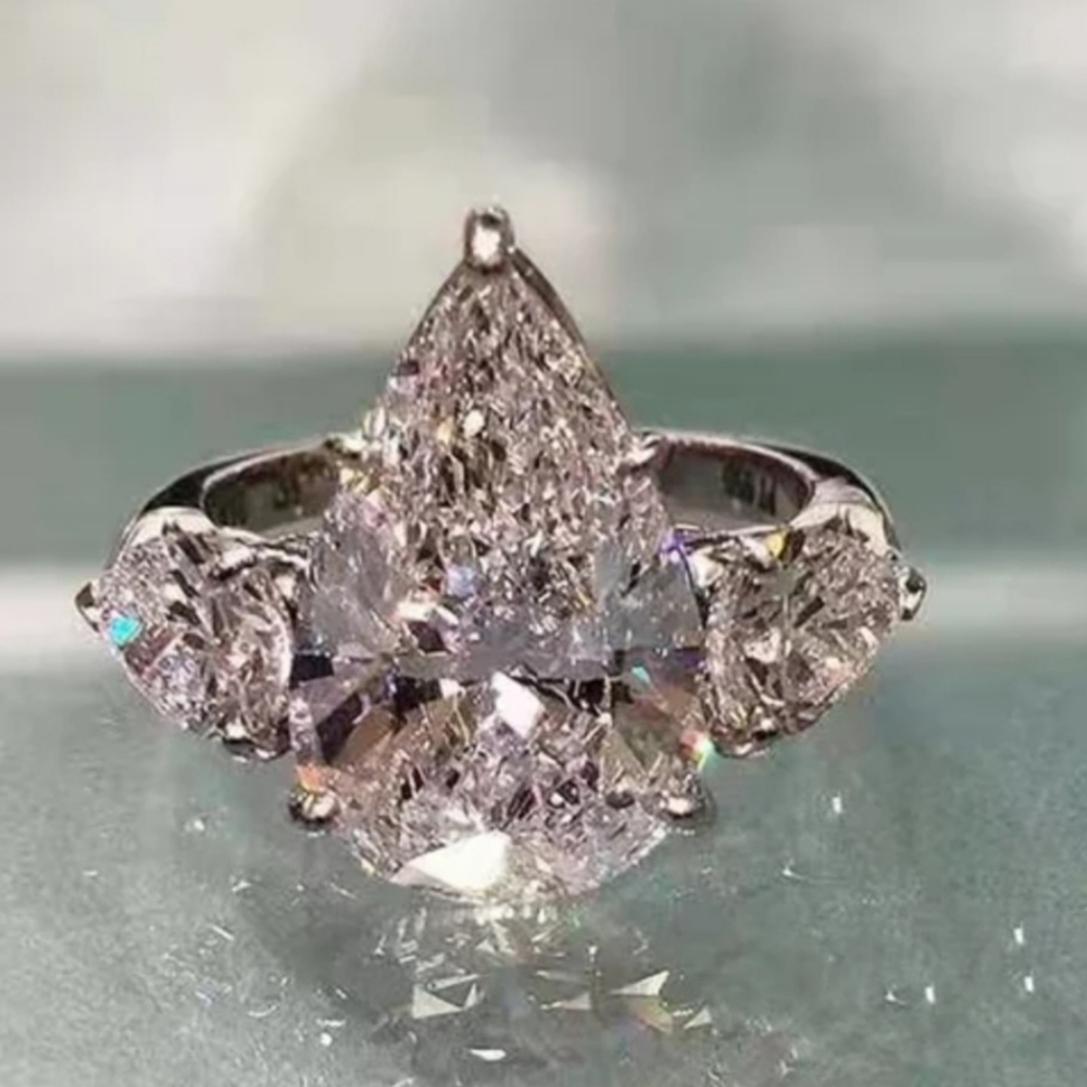 Woman's Ring - Picture 3 of 4